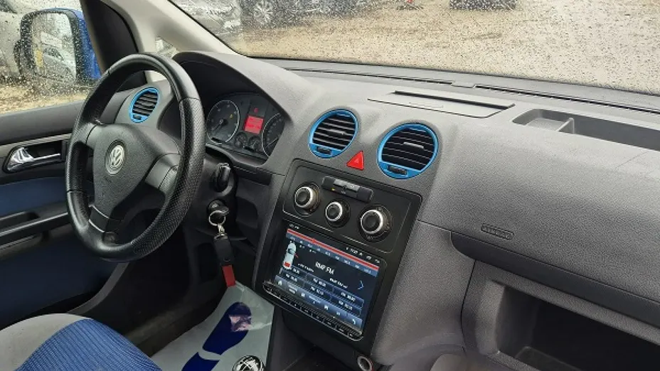 VOLKSWAGEN Caddy -