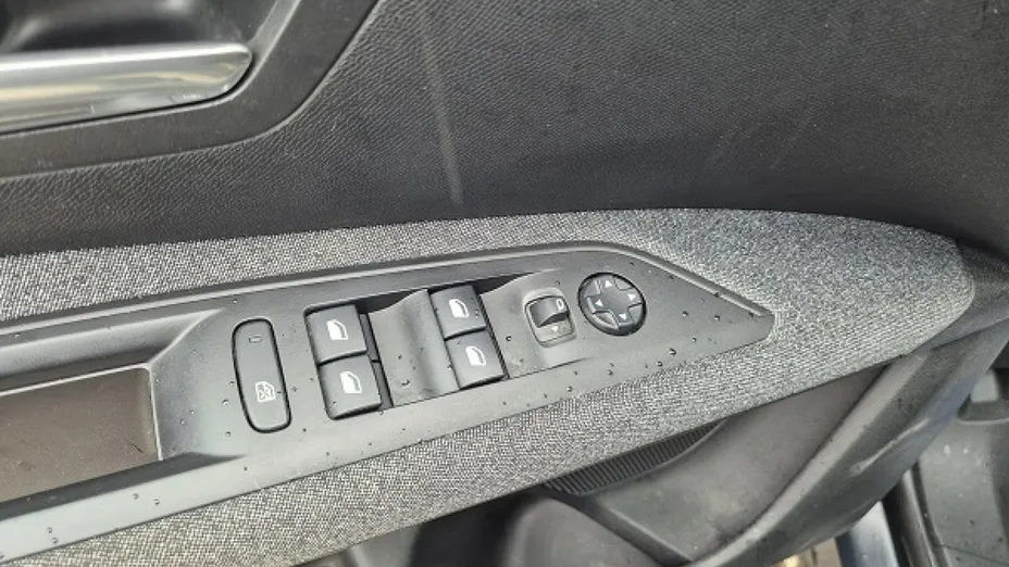PEUGEOT 3008 -