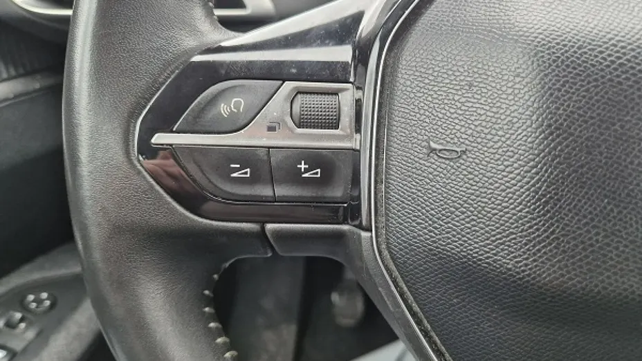 PEUGEOT 3008 -