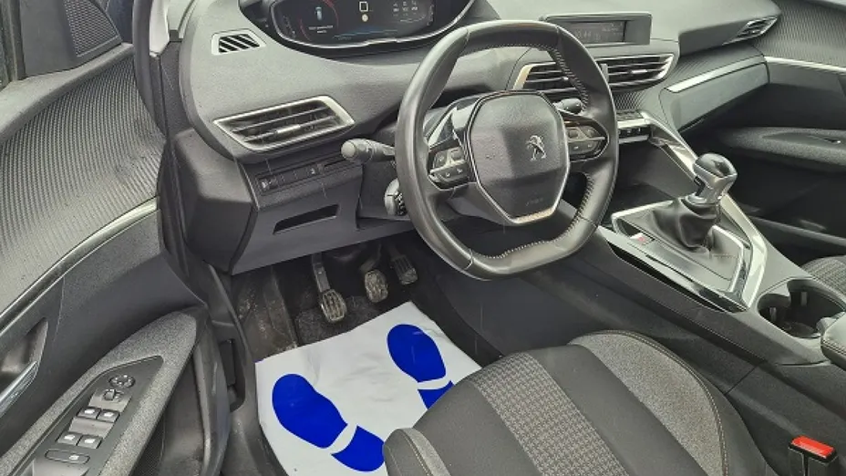 PEUGEOT 3008 -