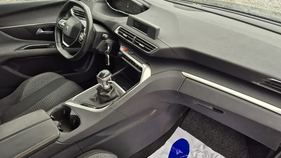 PEUGEOT 3008 -