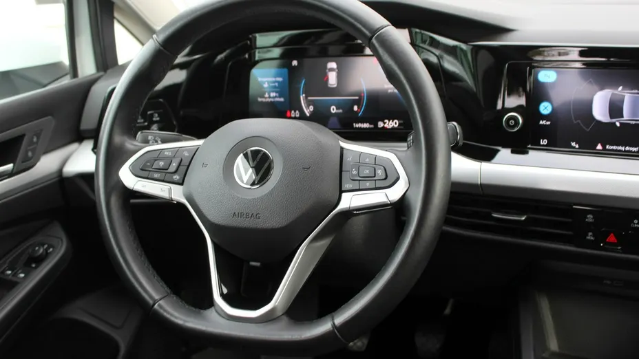 VOLKSWAGEN Golf -