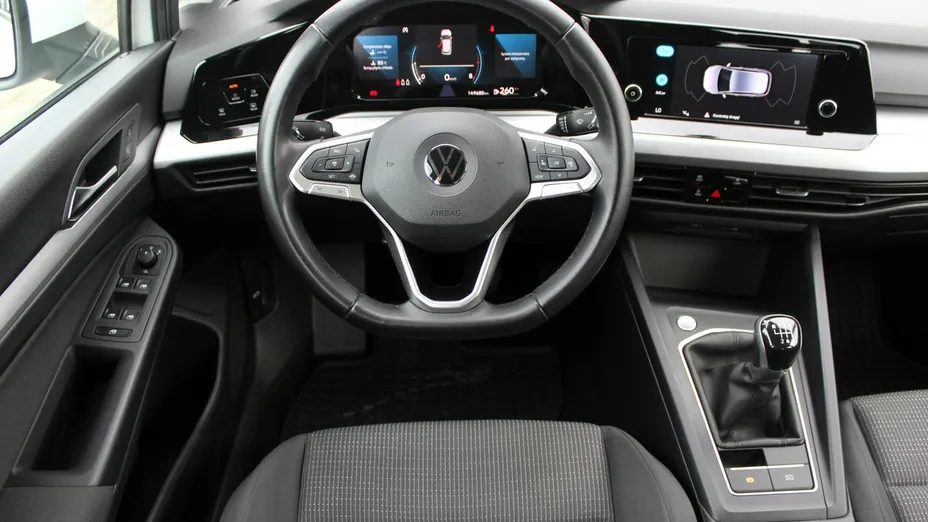 VOLKSWAGEN Golf -