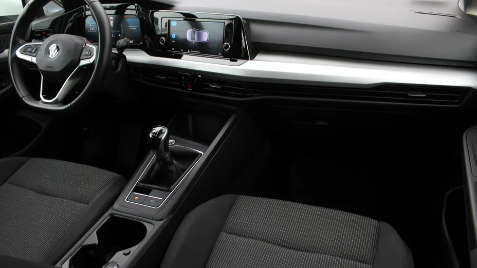 VOLKSWAGEN Golf -