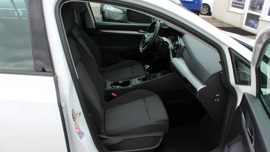 VOLKSWAGEN Golf -
