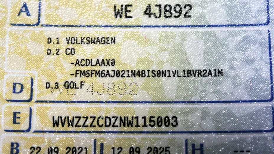 VOLKSWAGEN Golf -