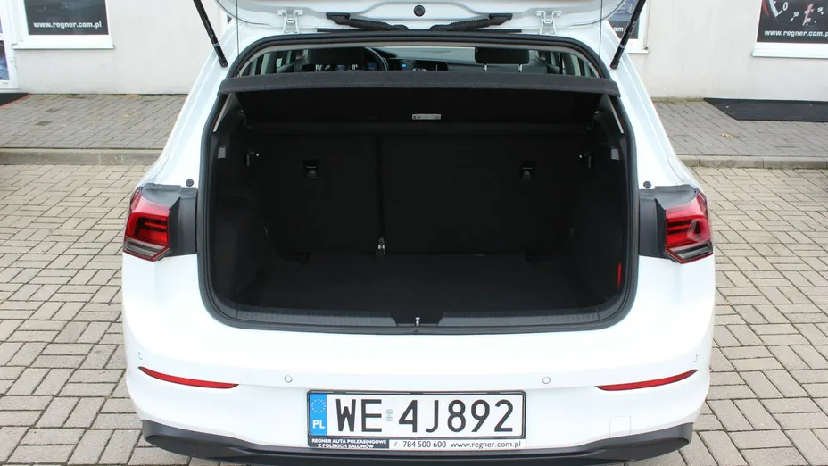 VOLKSWAGEN Golf -