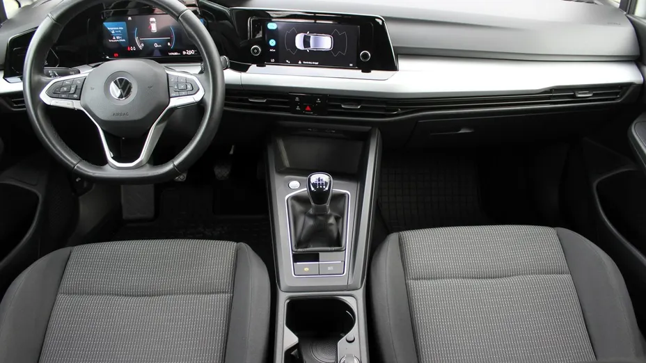 VOLKSWAGEN Golf -