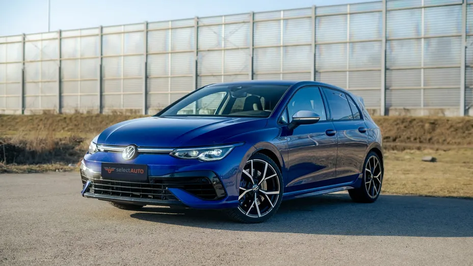 VOLKSWAGEN Golf -