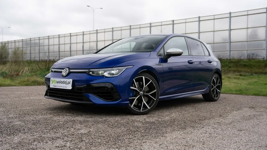 VOLKSWAGEN Golf -