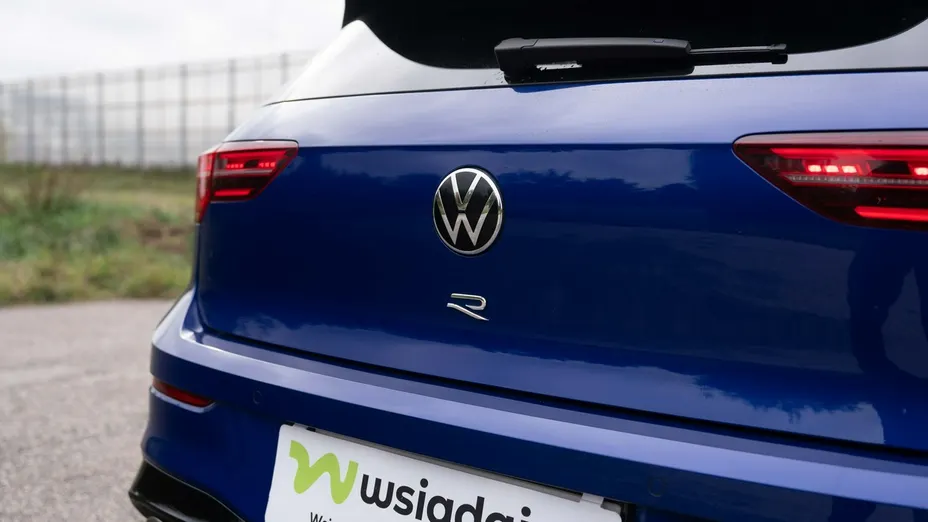VOLKSWAGEN Golf -