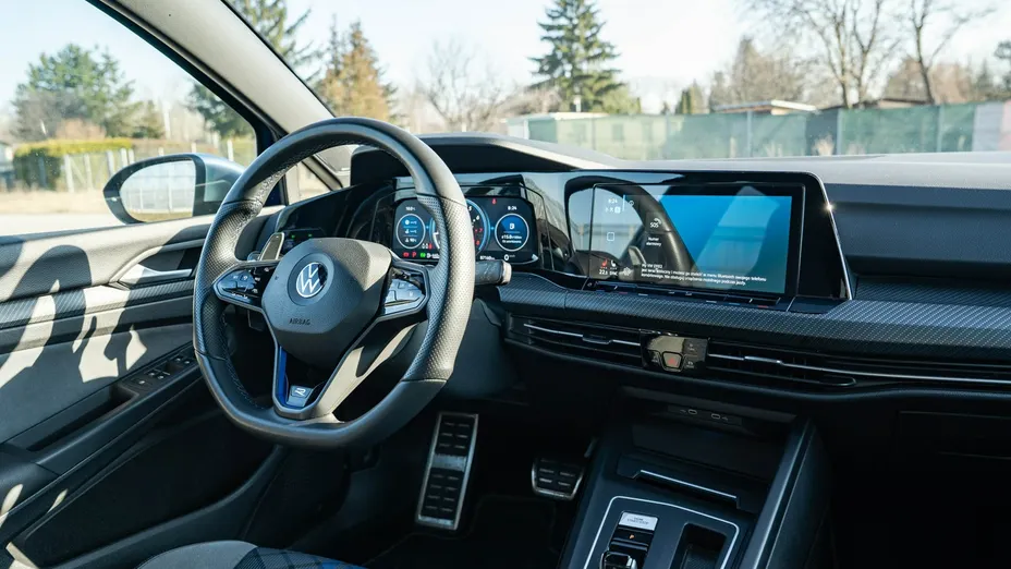 VOLKSWAGEN Golf -