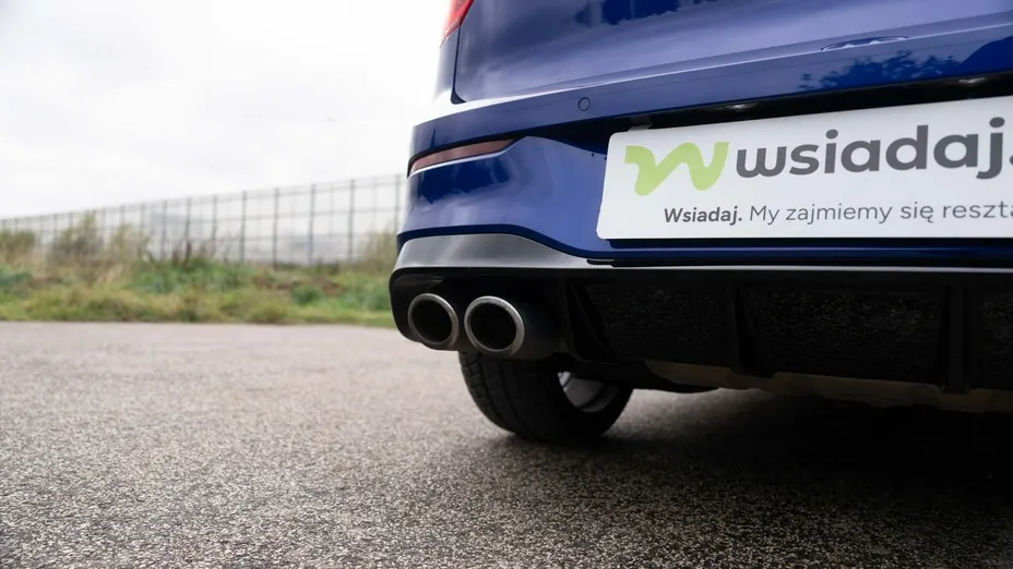VOLKSWAGEN Golf -
