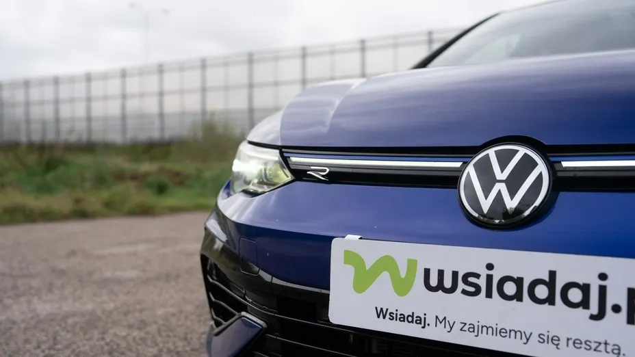 VOLKSWAGEN Golf -