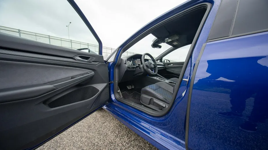 VOLKSWAGEN Golf -