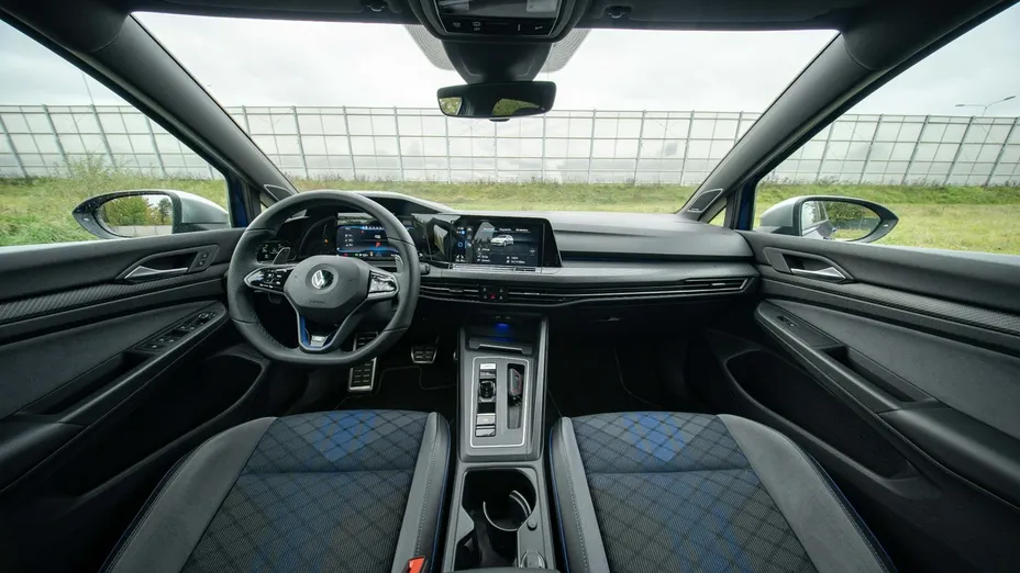 VOLKSWAGEN Golf -