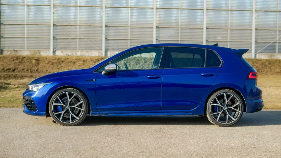 VOLKSWAGEN Golf -