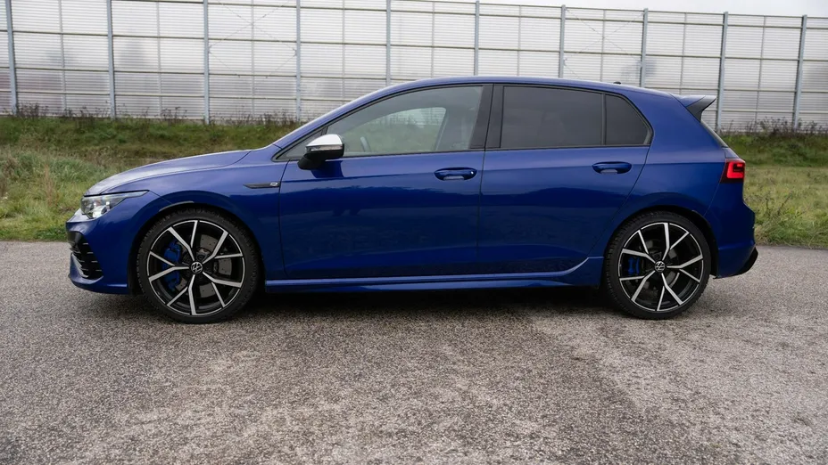 VOLKSWAGEN Golf -