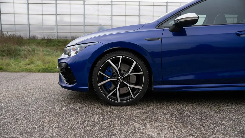 VOLKSWAGEN Golf -