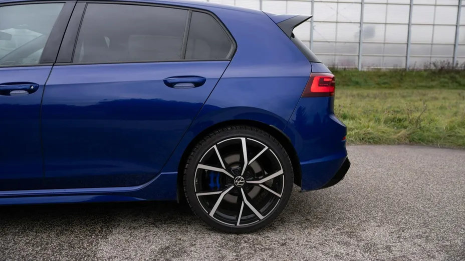 VOLKSWAGEN Golf -