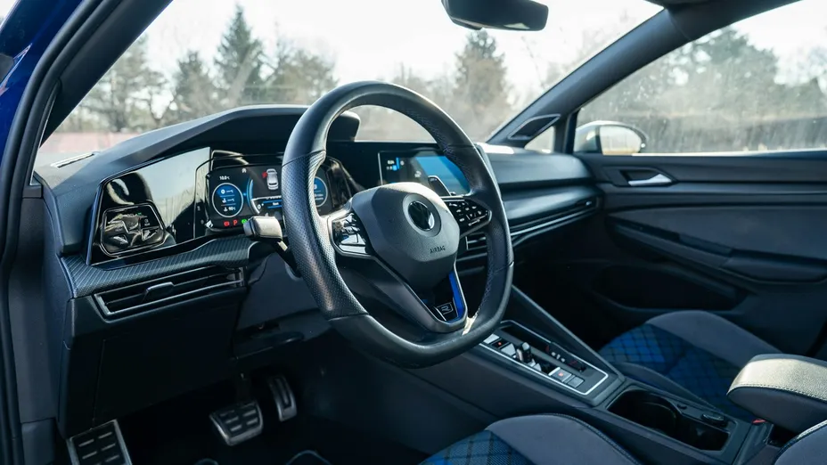 VOLKSWAGEN Golf -