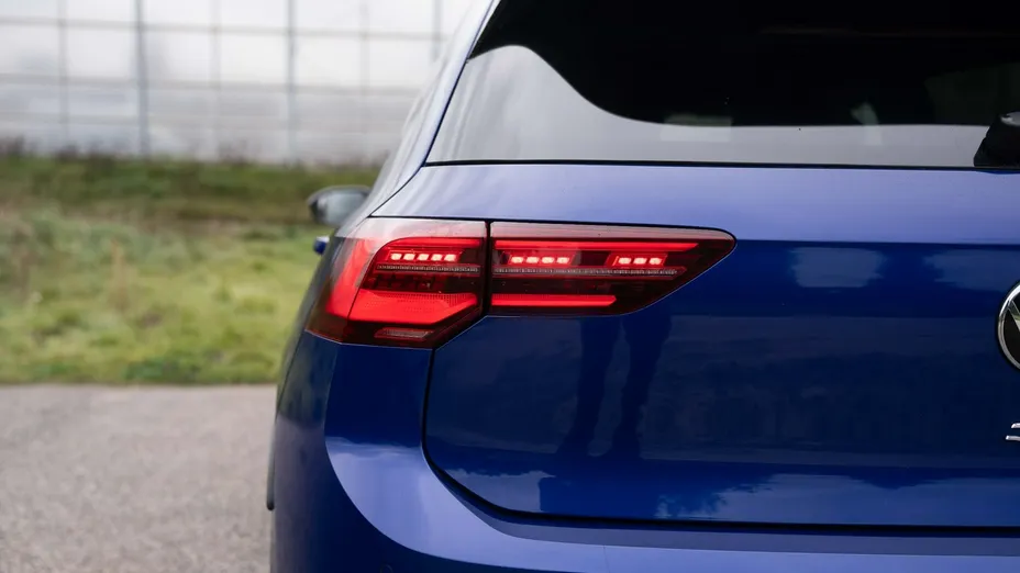 VOLKSWAGEN Golf -