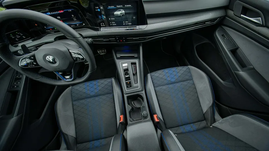 VOLKSWAGEN Golf -