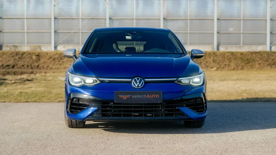 VOLKSWAGEN Golf -