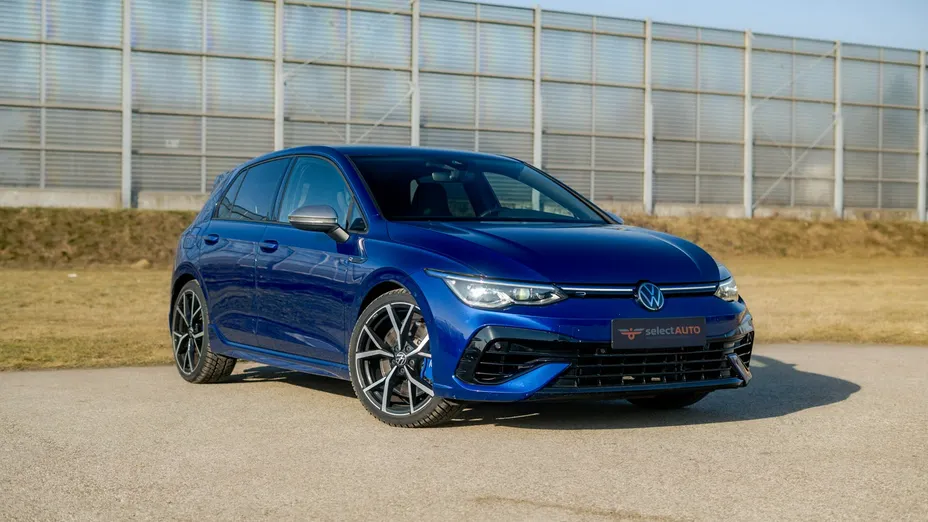 VOLKSWAGEN Golf -