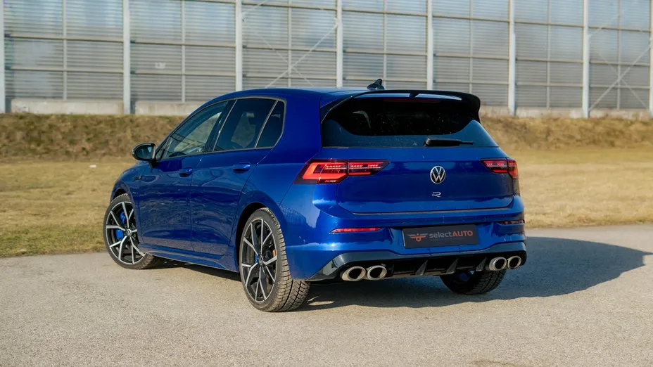 VOLKSWAGEN Golf -