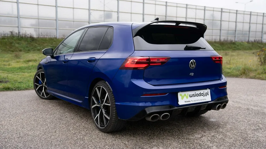 VOLKSWAGEN Golf -
