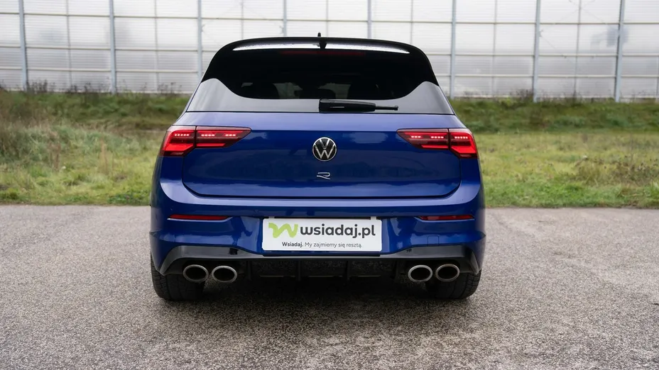 VOLKSWAGEN Golf -