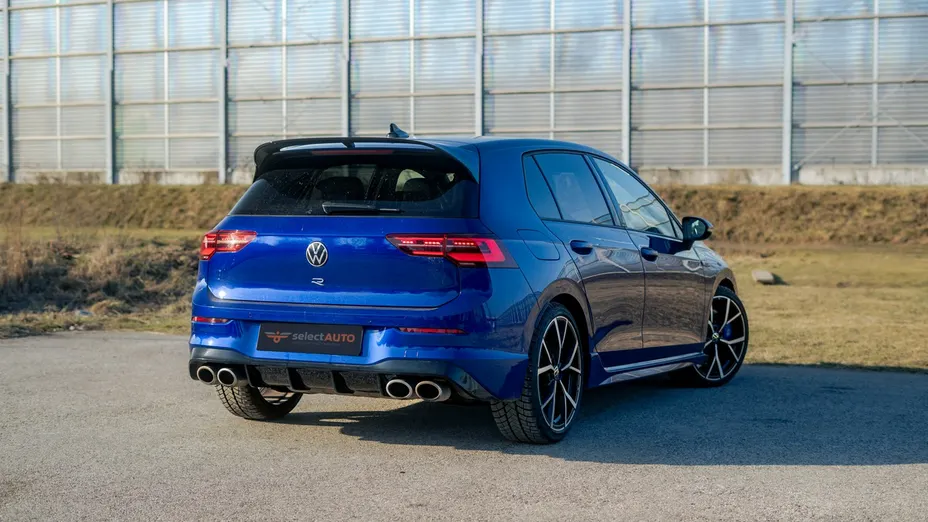 VOLKSWAGEN Golf -