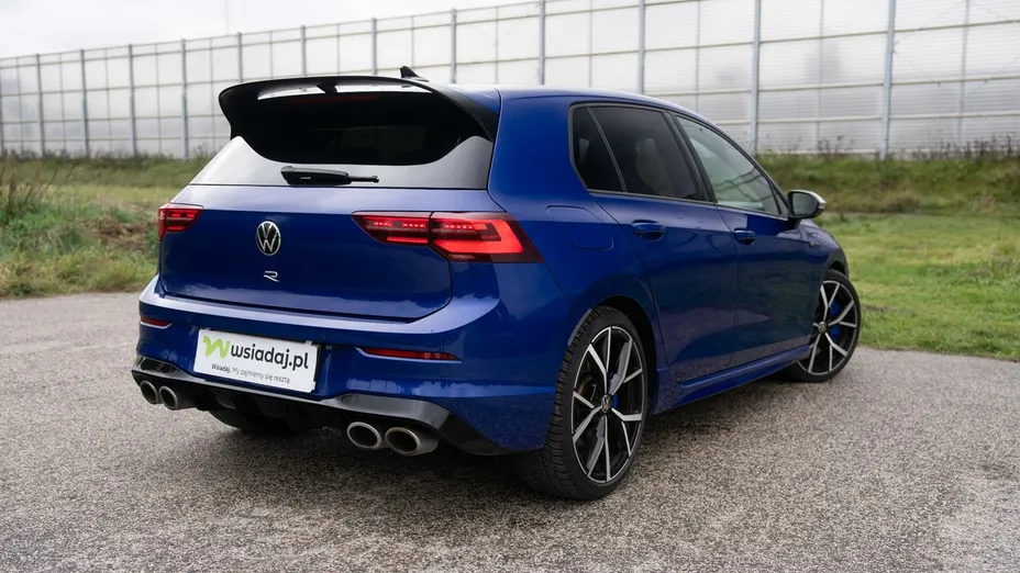 VOLKSWAGEN Golf -