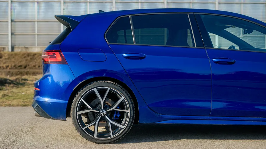 VOLKSWAGEN Golf -