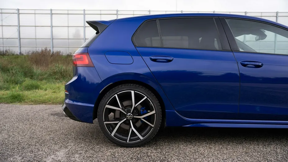 VOLKSWAGEN Golf -