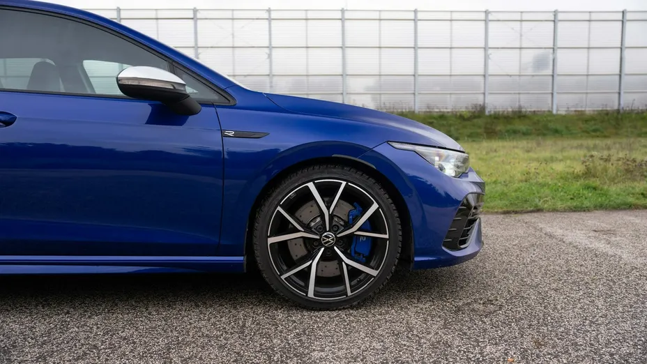 VOLKSWAGEN Golf -