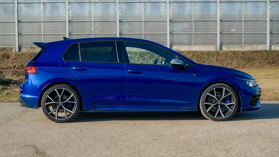 VOLKSWAGEN Golf -