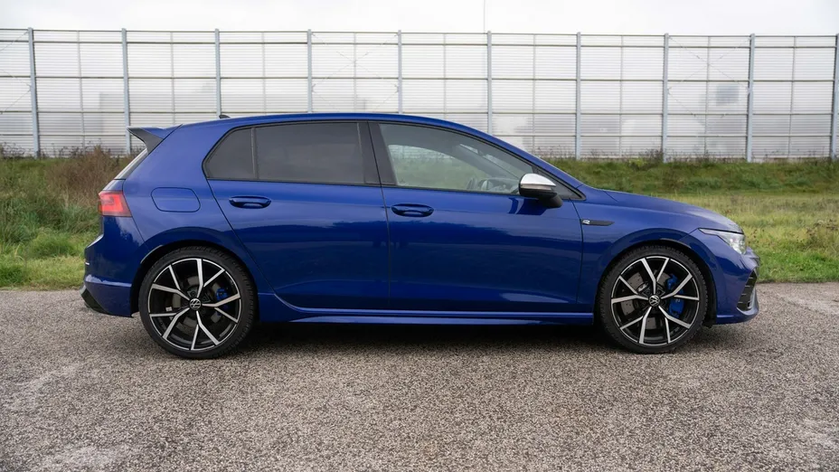 VOLKSWAGEN Golf -