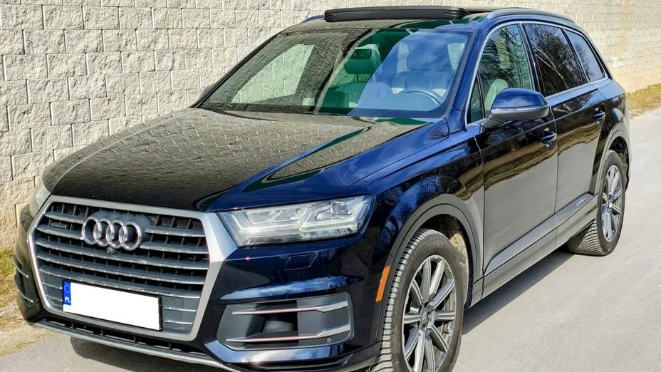 AUDI Q7 -