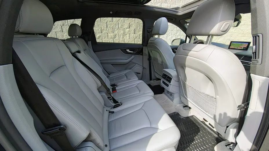 AUDI Q7 -