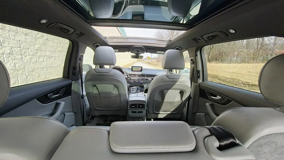 AUDI Q7 -