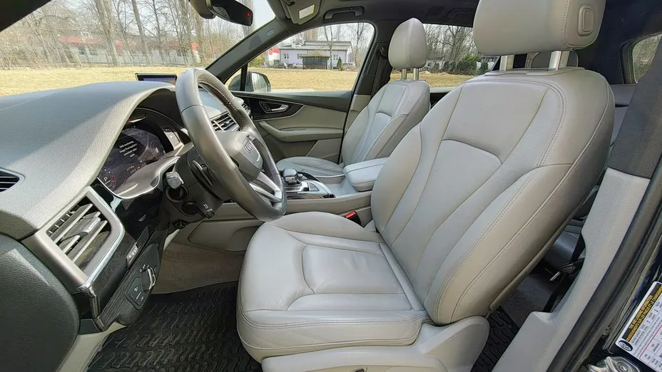 AUDI Q7 -