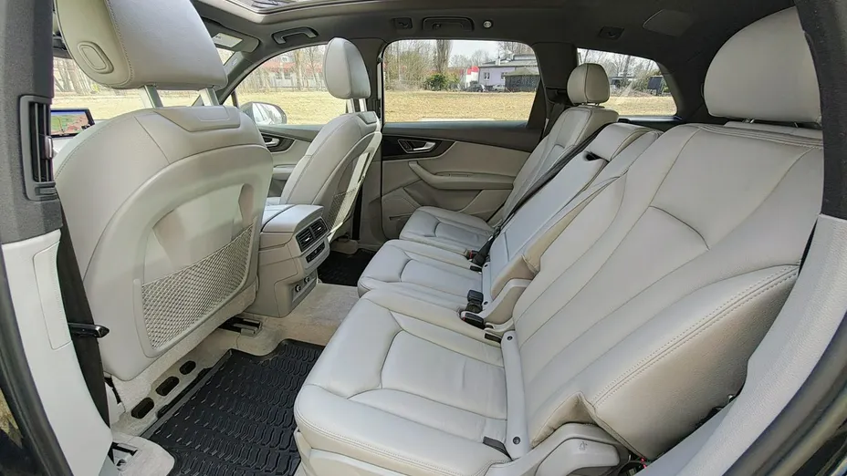AUDI Q7 -