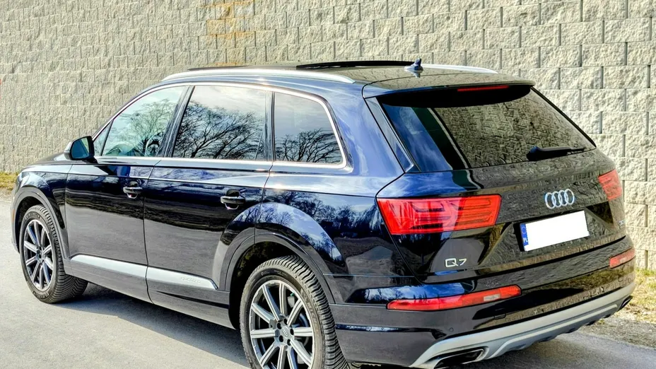 AUDI Q7 -