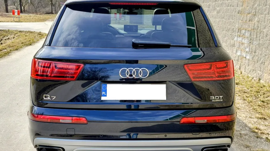 AUDI Q7 -