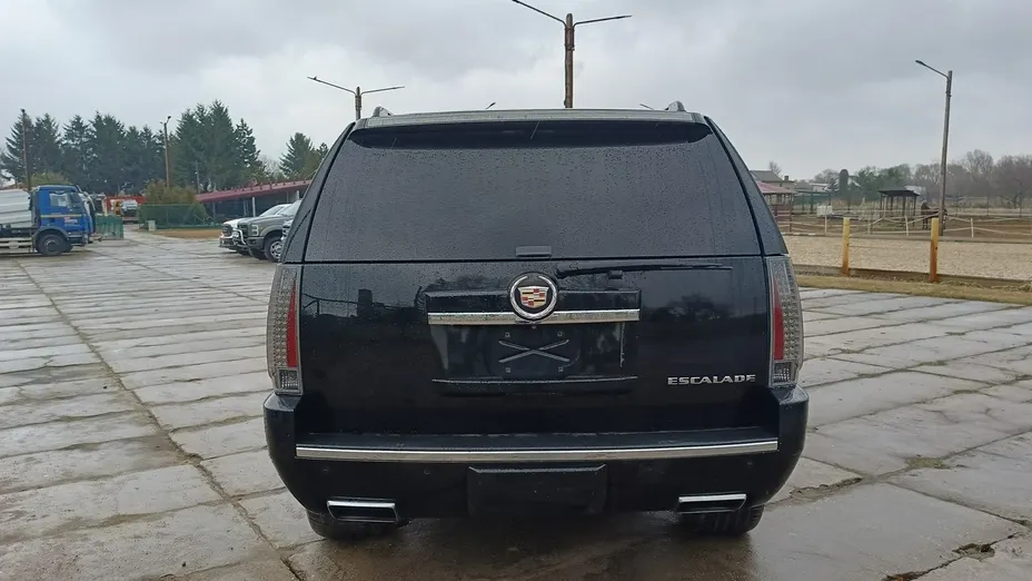 CADILLAC Escalade -