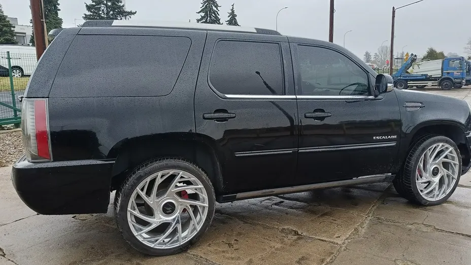CADILLAC Escalade -