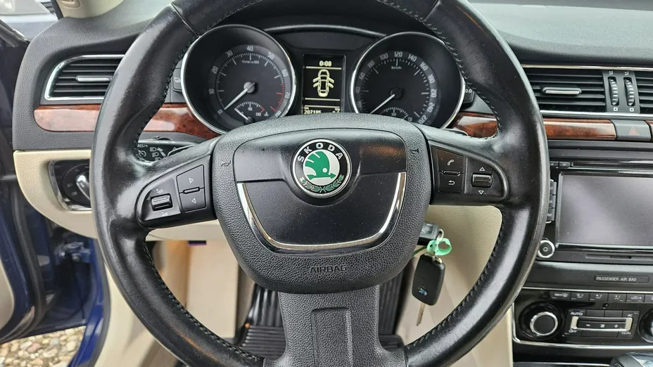 SKODA Superb -