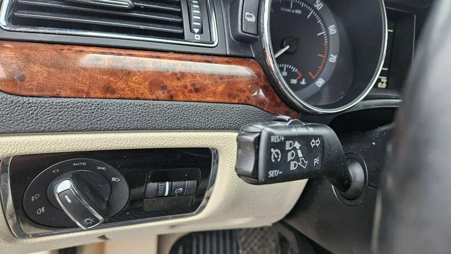 SKODA Superb -